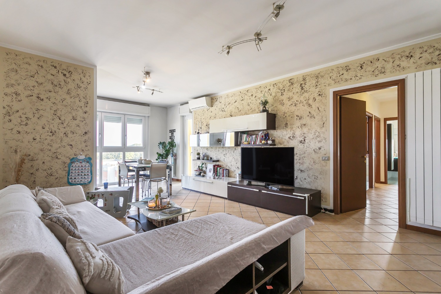 Valore + Appartamenti, ville e case indipendenti in vendita e affitto