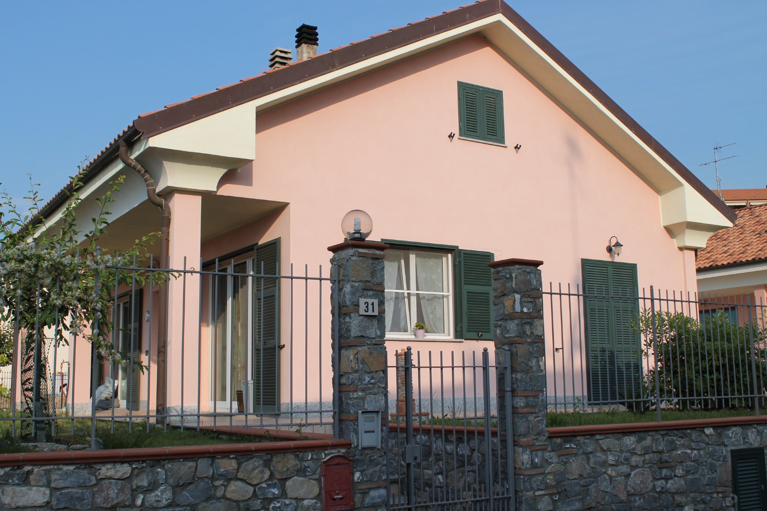  Casa indipendente in vendita 4 Locali 485.000 EUR T404 