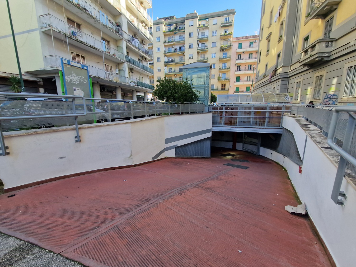 Box auto Vomero centro - 4 giornate (via Paisiello) 