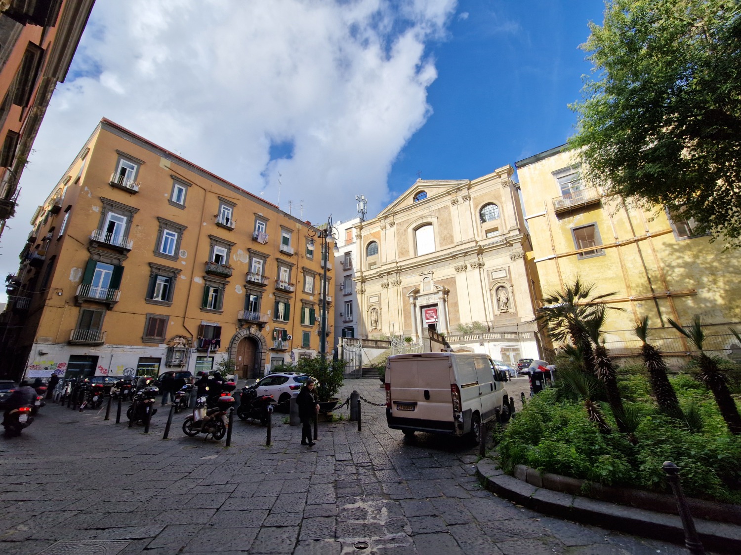 centro storico -  via Duomo ad. 2 vani 45 mq