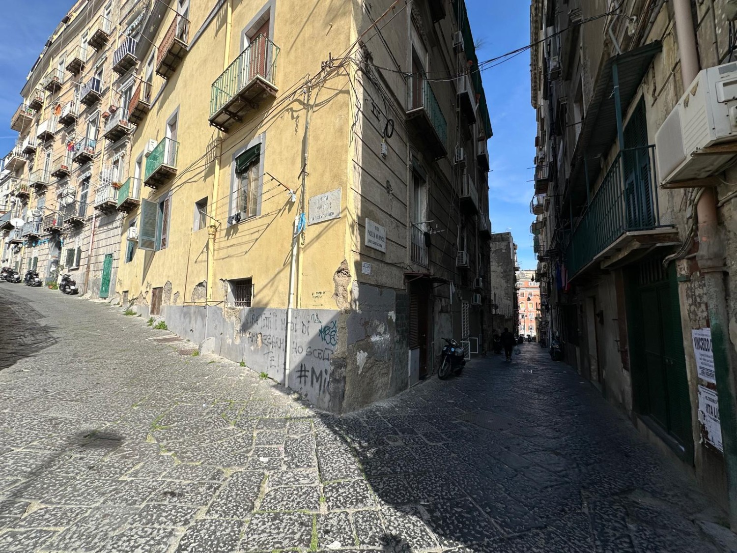Adiacente via Foria monolocale in locazione
