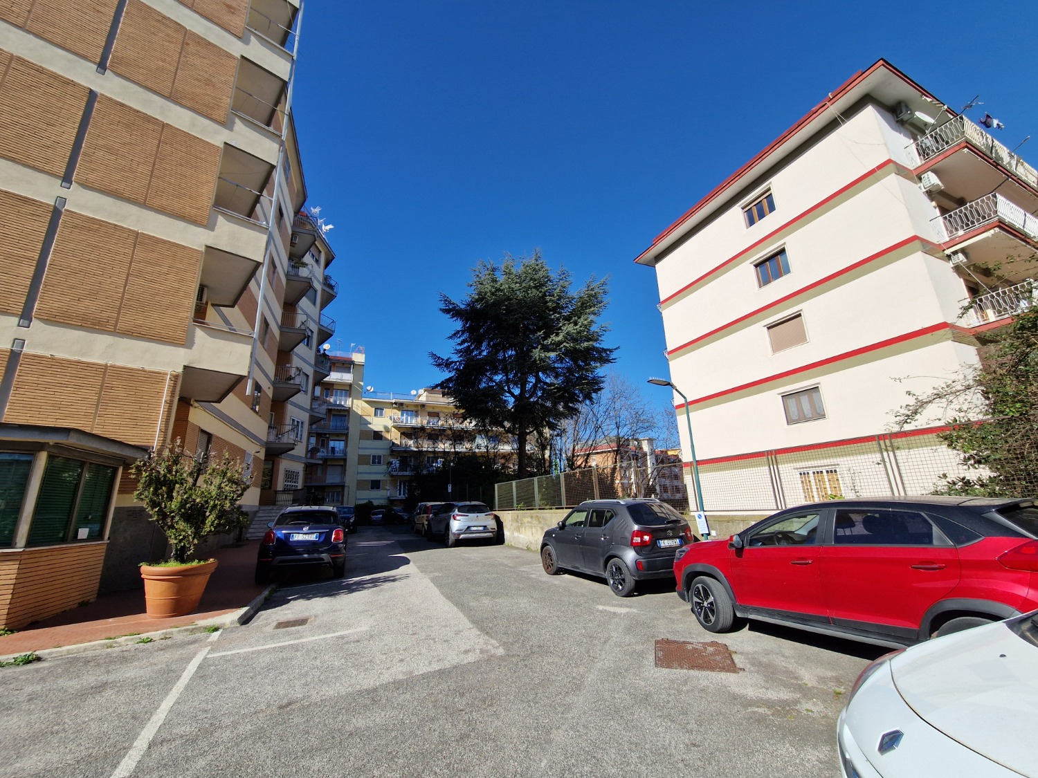 Colli Aminei 3 vani 100 mq in parco con posto auto