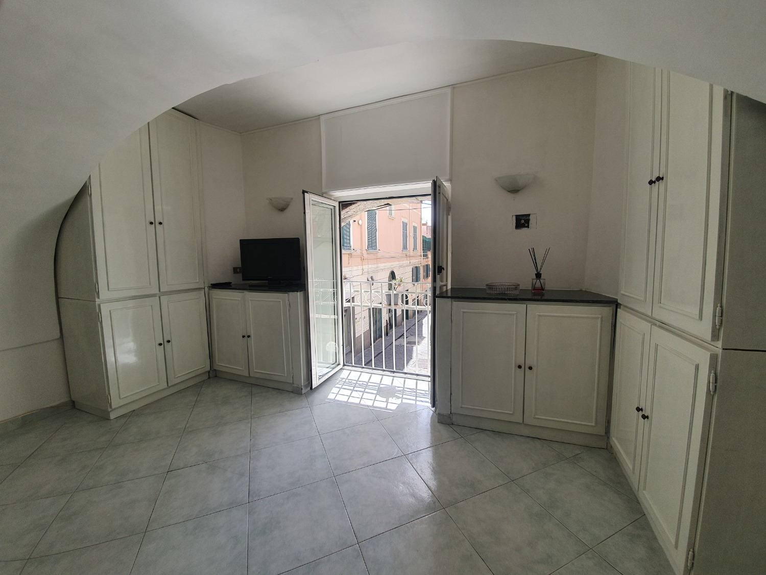 Vomero via Belvedere monolocale accessoriato vista mare