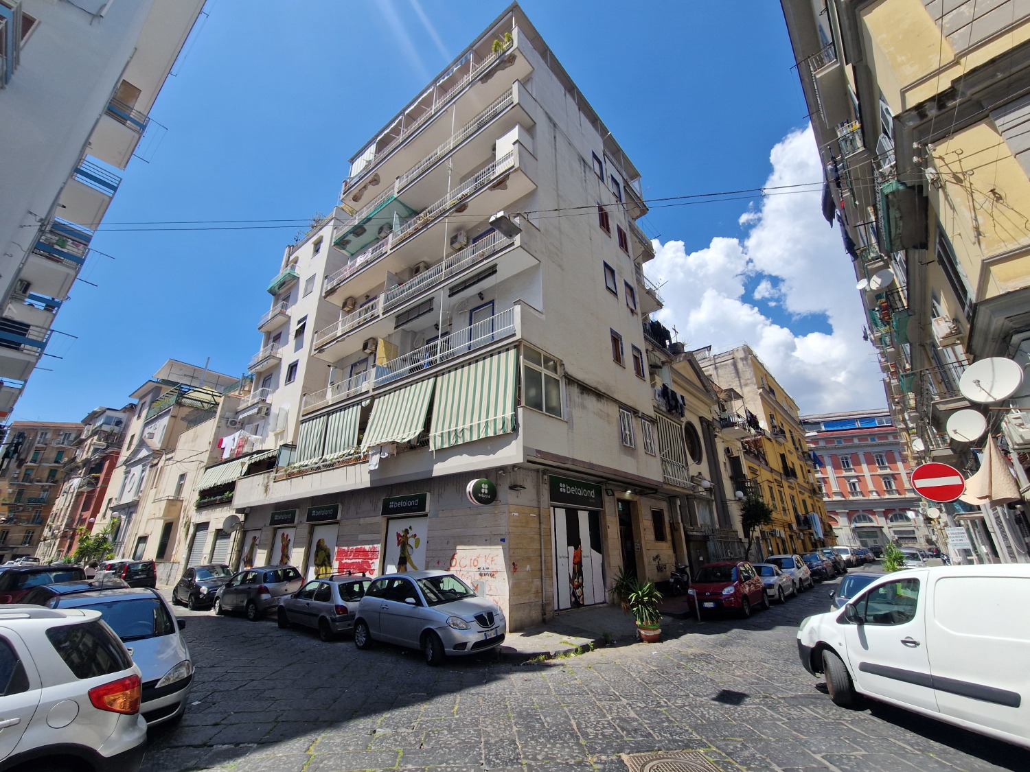 Piazza Carlo III ad. appartameto 50 mq