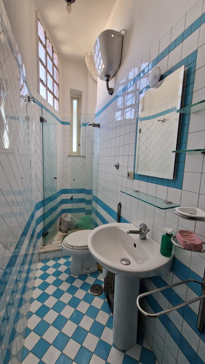 Vomero via Cilea ad. 5 vani piano alto luminoso