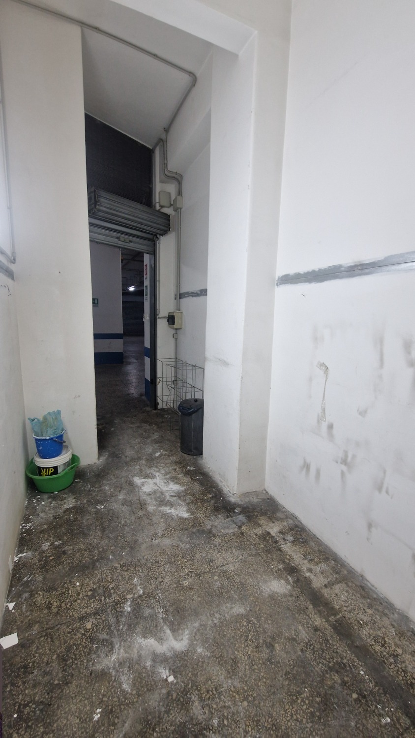 Vomero via Cilea ad. box moto 9 mq