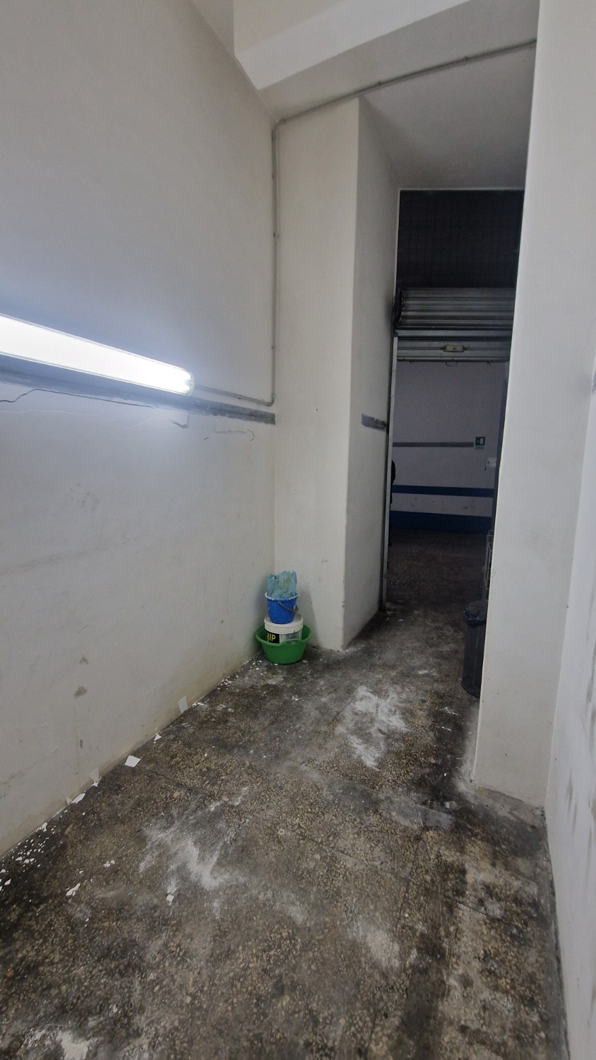 Vomero via Cilea ad. box moto 9 mq