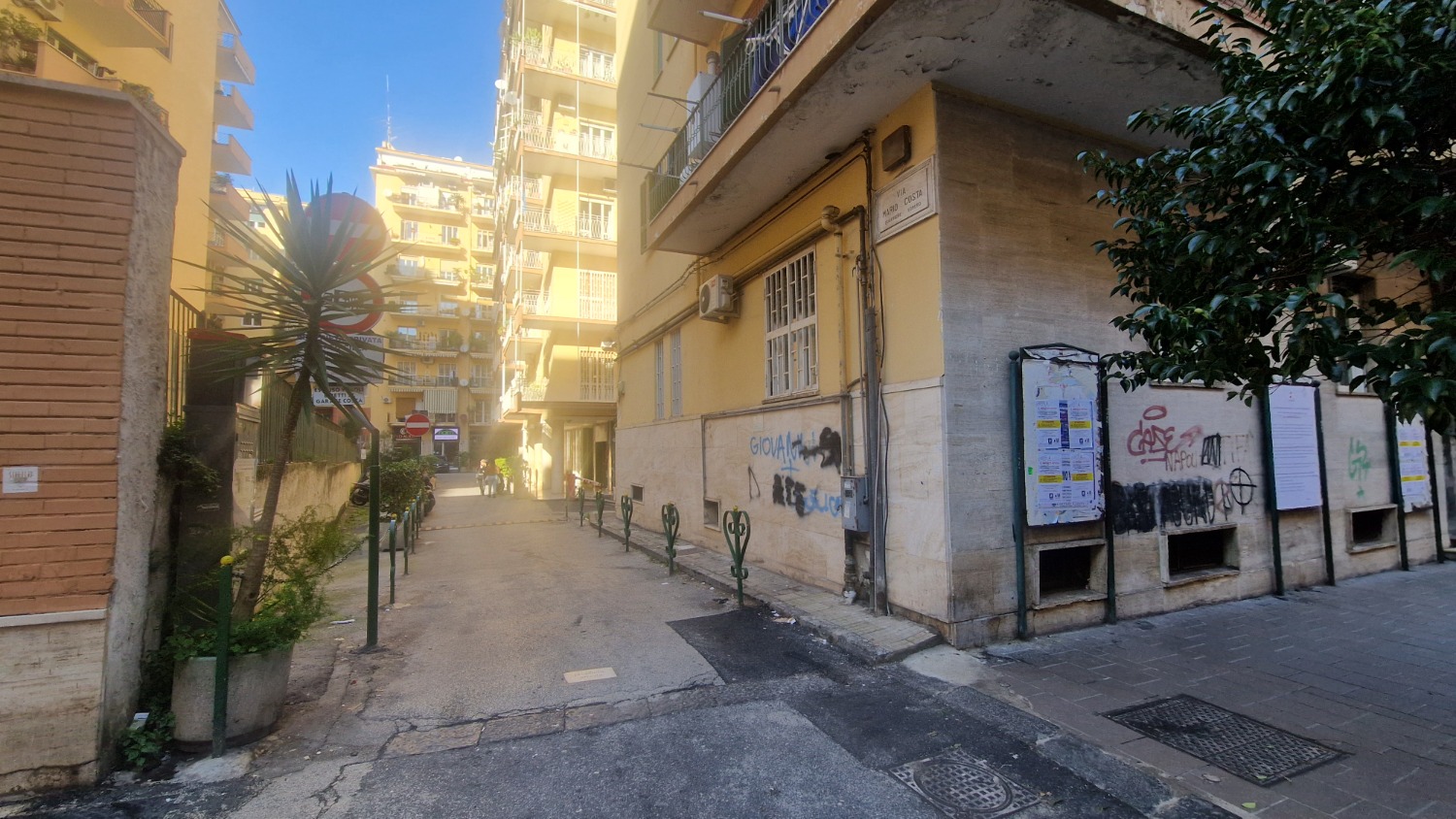 Vomero via Cilea ad. box moto 9 mq