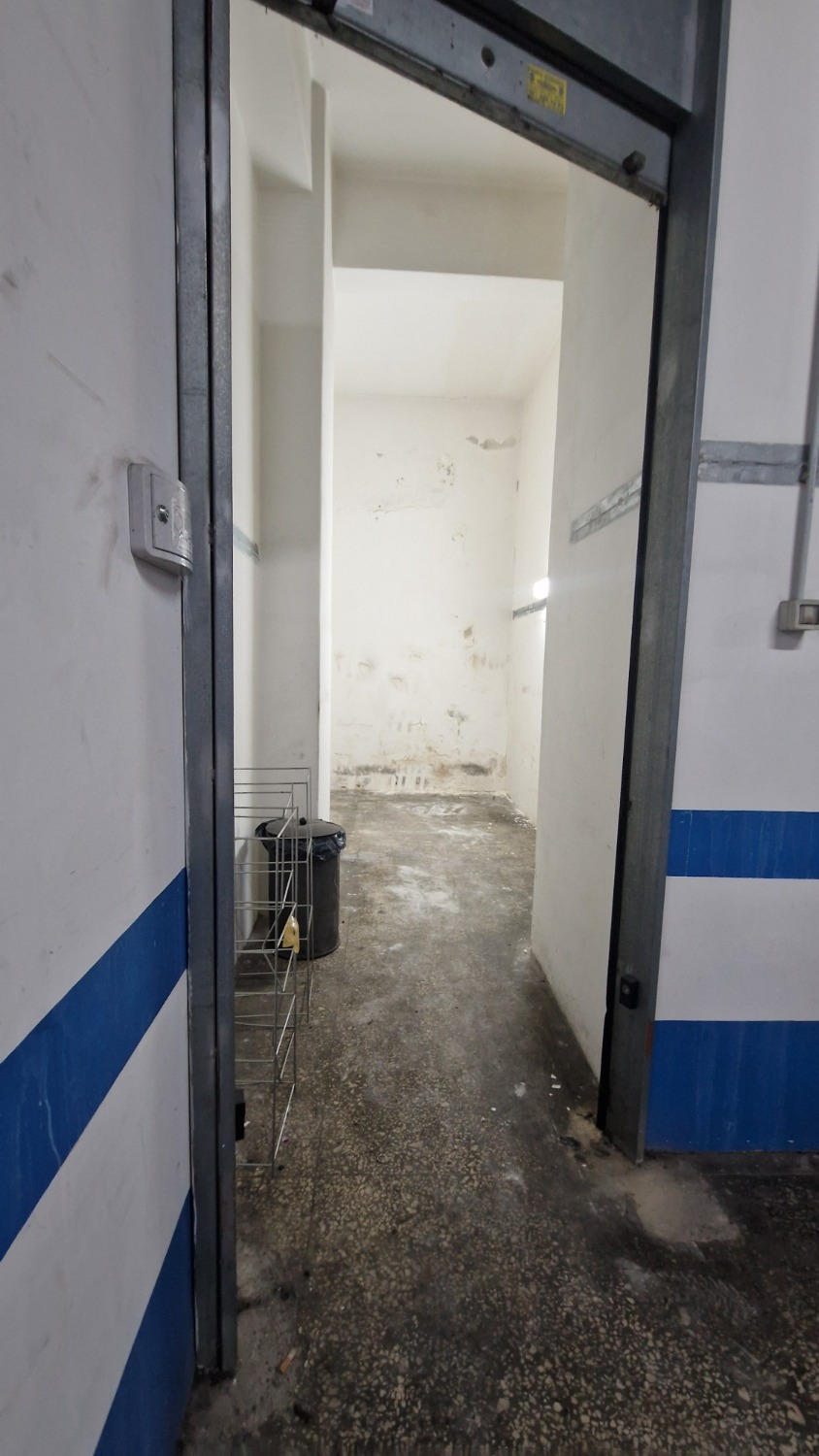 Vomero via Cilea ad. box moto 9 mq