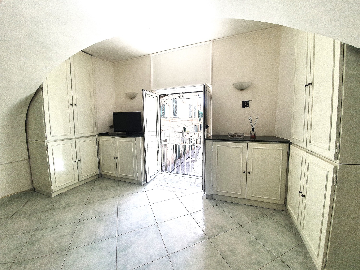 Vomero via Belvedere monolocale accessoriato vista mare