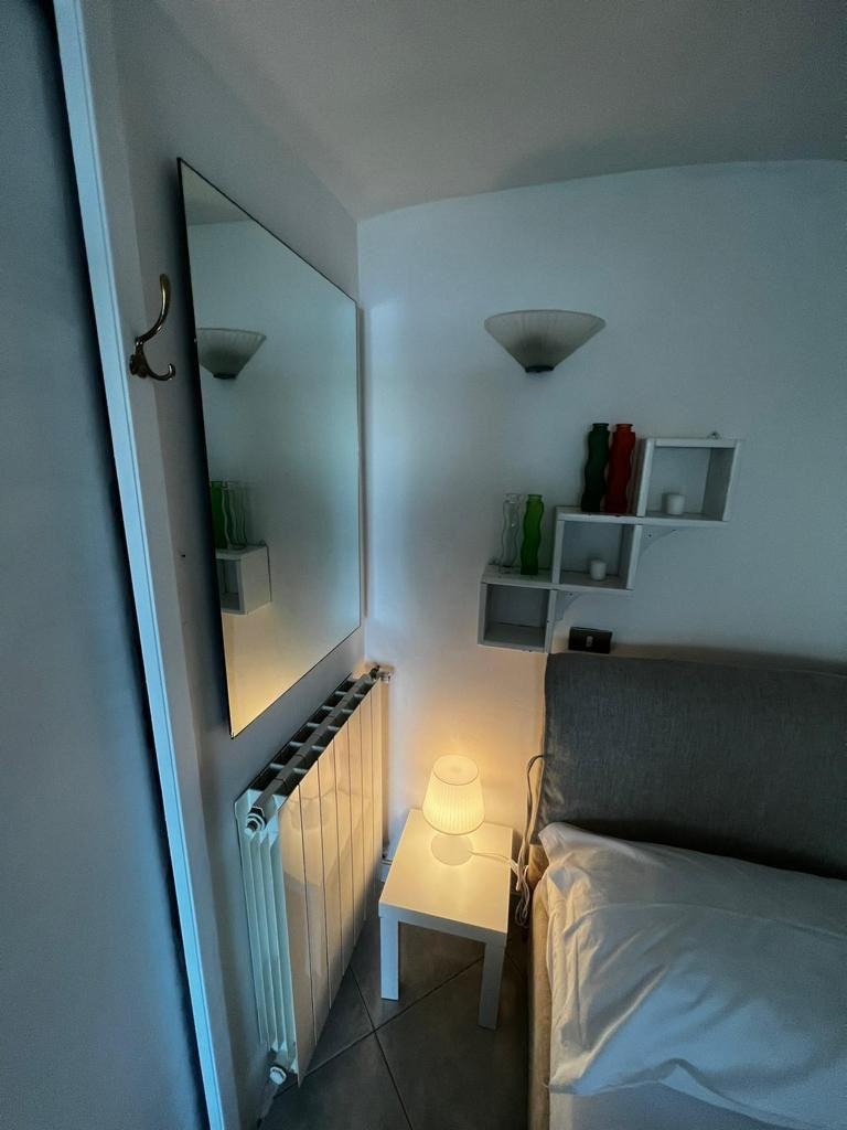 Vomero via Belvedere monolocale accessoriato vista mare