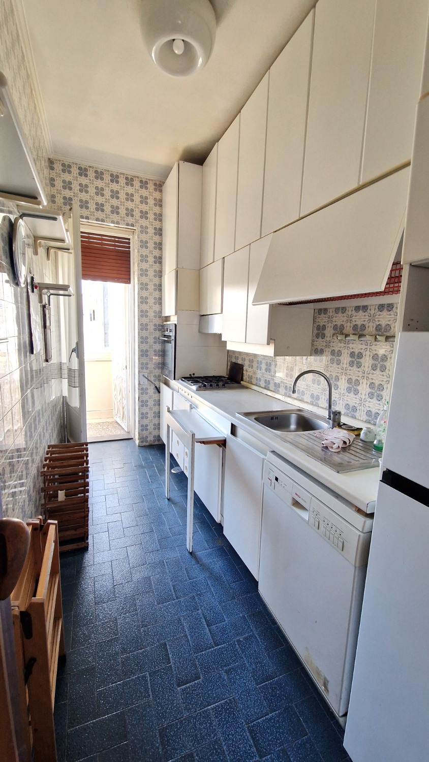 Vomero via Cilea ad. 5 vani piano alto luminoso