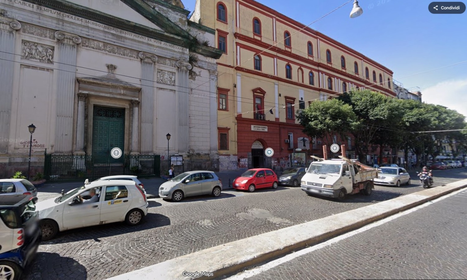 Centro storico - via Foria, 3 vani e accessori 6� piano