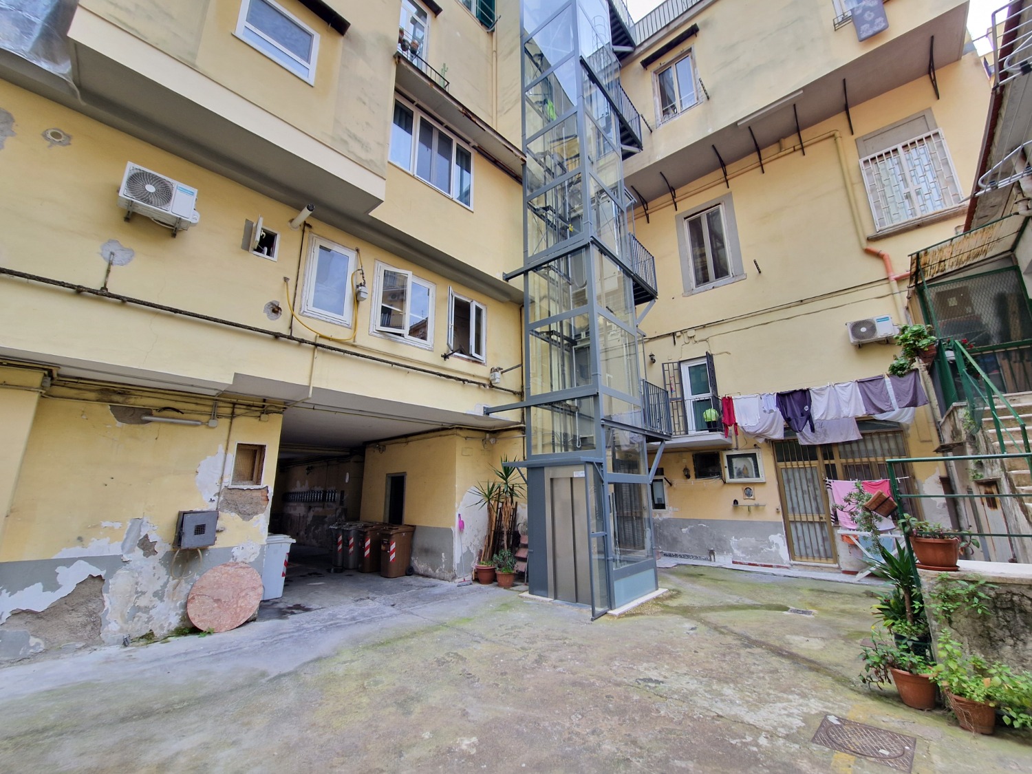 Vomero via Belvedere monolocale accessoriato vista mare