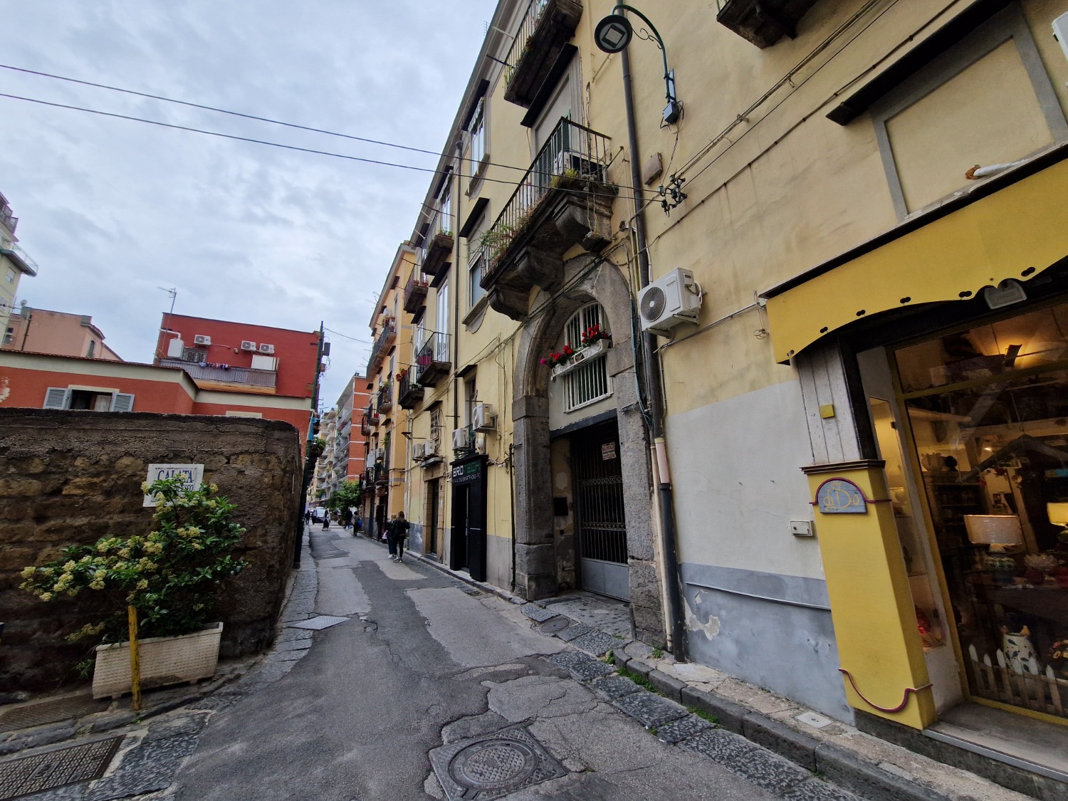 Vomero via Belvedere monolocale accessoriato vista mare