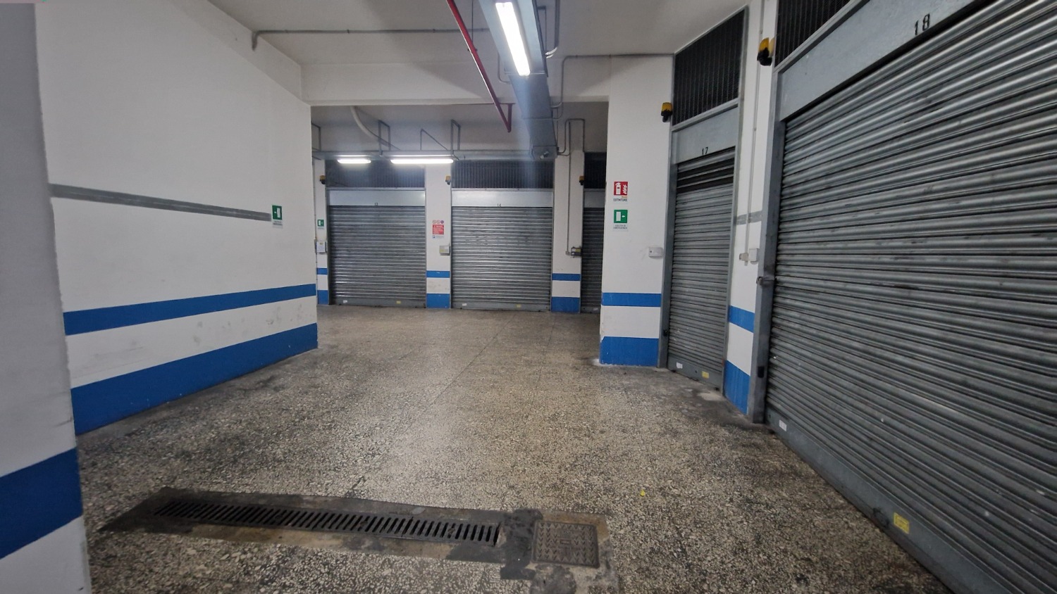 Vomero via Cilea ad. box moto 10 mq