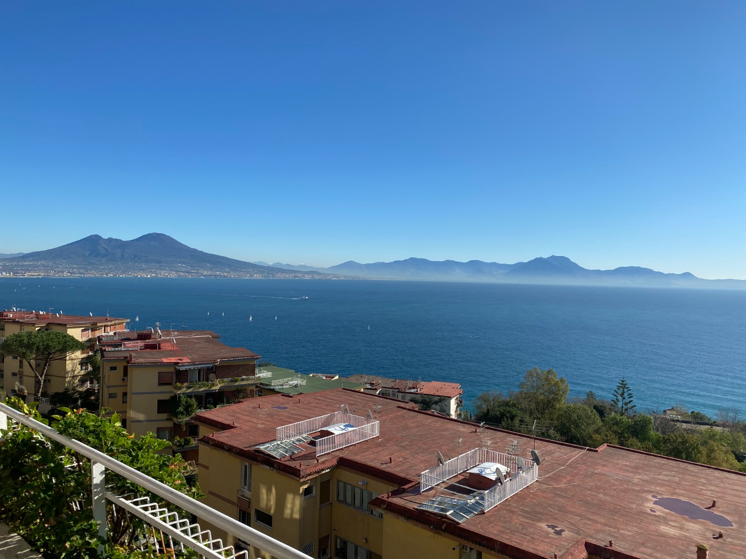 Posillipo via Petrarca appartamento panoramico con box