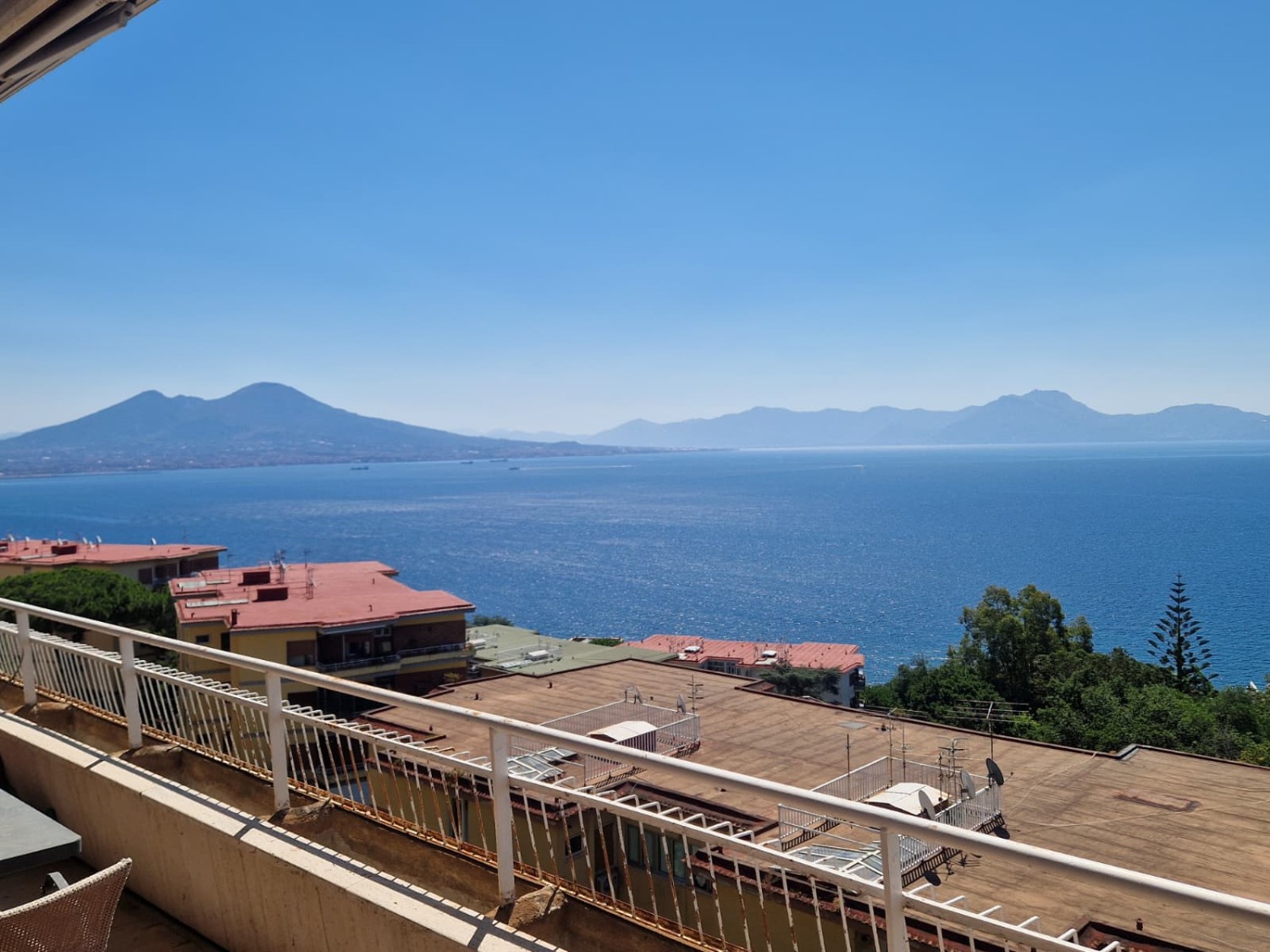 Posillipo via Petrarca appartamento panoramico con box